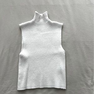 ZARA WHITE TURTLENECK SMALL